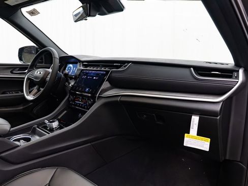 New 2025 Jeep Grand Cherokee L Limited w/ Trailer Tow Package image 33