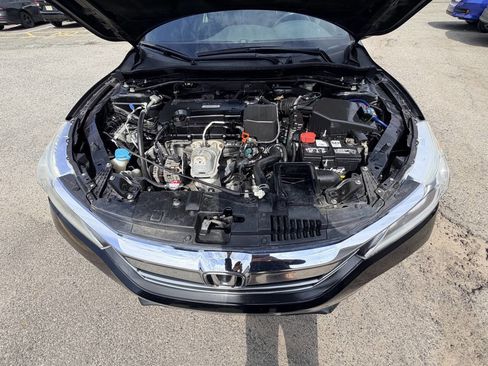 Used 2017 Honda Accord Sport image 8