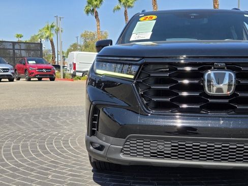 Used 2025 Honda Pilot Black Edition image 10