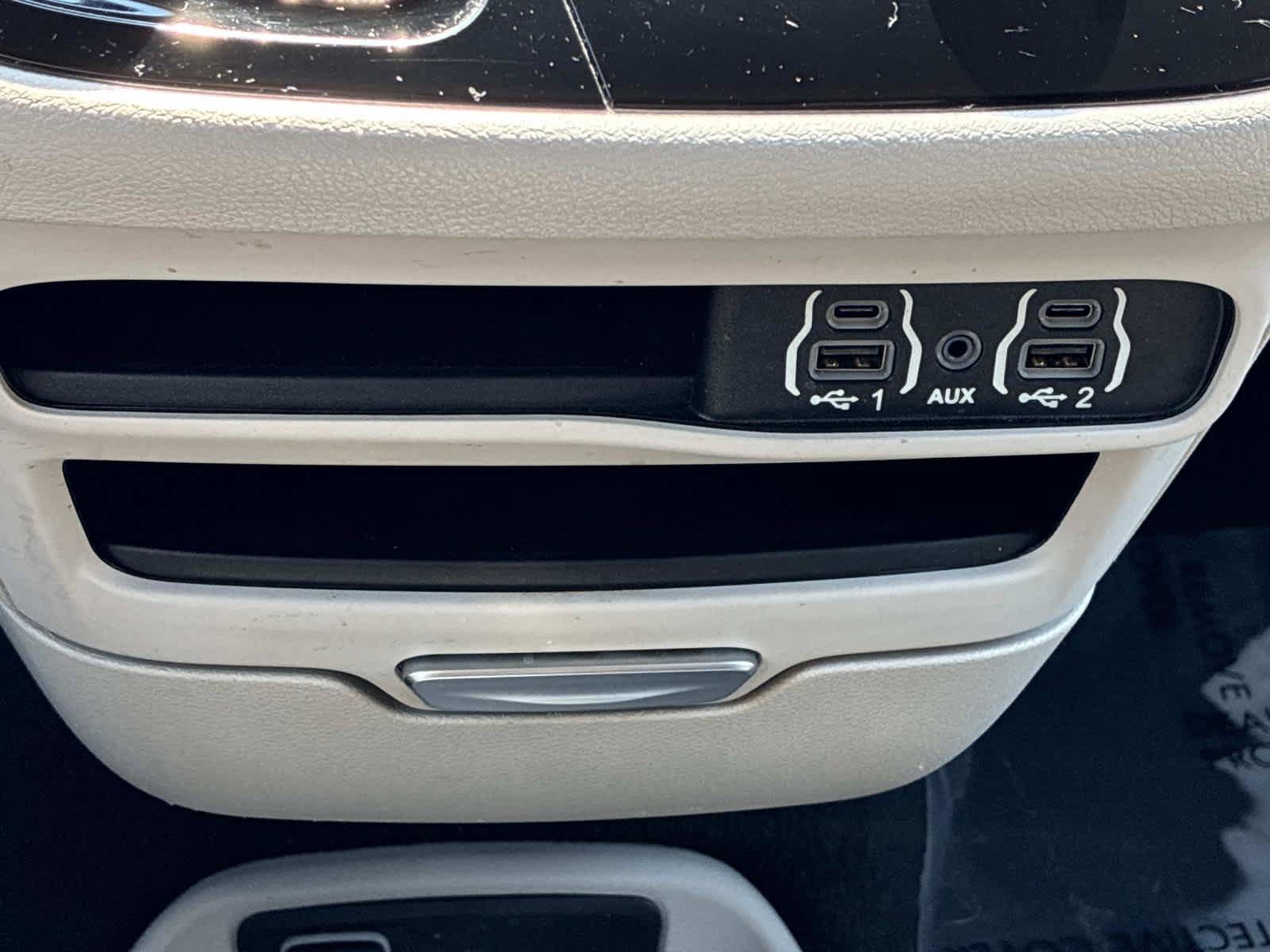 Used 2023 Chrysler Voyager LX FWD image 31