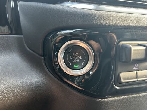 Used 2025 GMC Sierra 2500 SLT w/ SLT Premium Package image 26