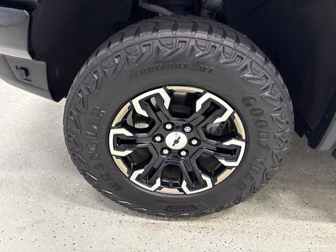 Used 2022 Chevrolet Silverado 1500 ZR2 w/ Technology Package AWD/4WD image 12