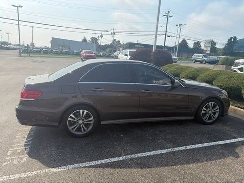 Used 2014 Mercedes-Benz E 250 BlueTEC 4MATIC Sedan image 3