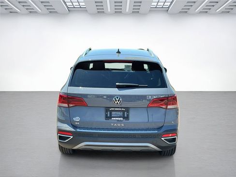 Used 2022 Volkswagen Taos SE FWD image 3