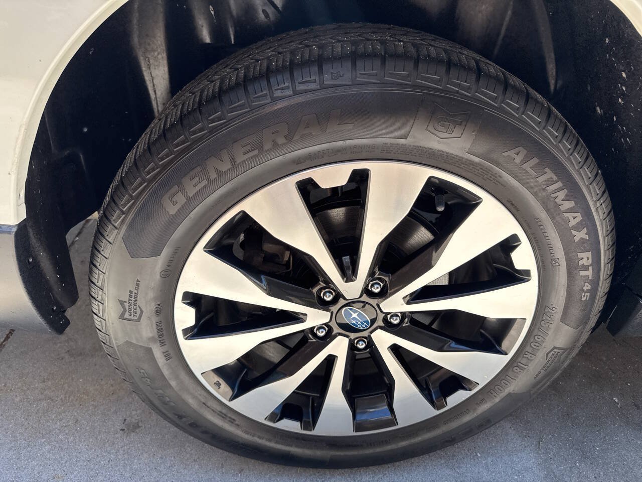Used 2017 Subaru Outback 3.6R Limited AWD/4WD image 24