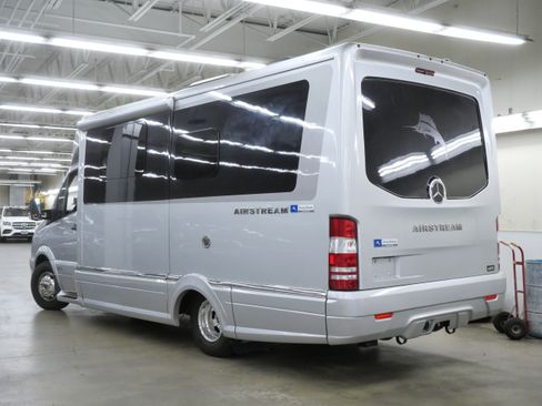 Used 2018 Mercedes-Benz Sprinter 3500 image 4