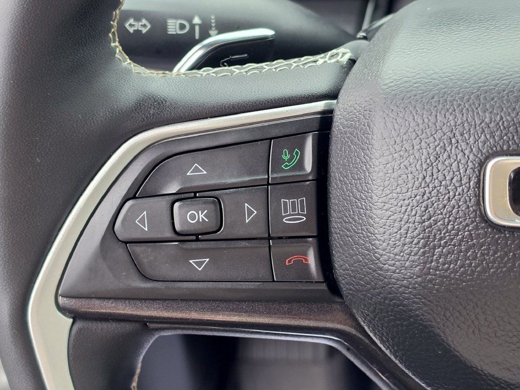 Used 2023 Jeep Grand Cherokee Altitude AWD/4WD image 17
