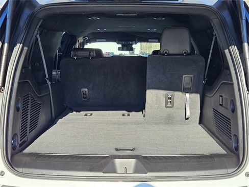 Used 2024 GMC Yukon XL SLT image 13