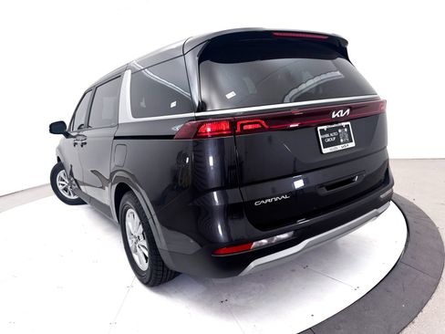 Used 2023 Kia Carnival LX FWD image 6