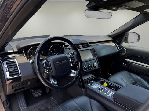 Used 2018 Land Rover Discovery SE image 11