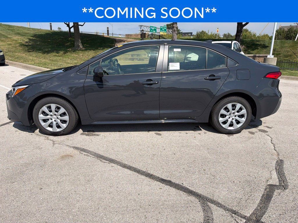 Used 2025 Toyota Corolla LE FWD image 8
