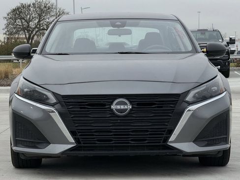 Used 2024 Nissan Altima 2.5 SV image 7