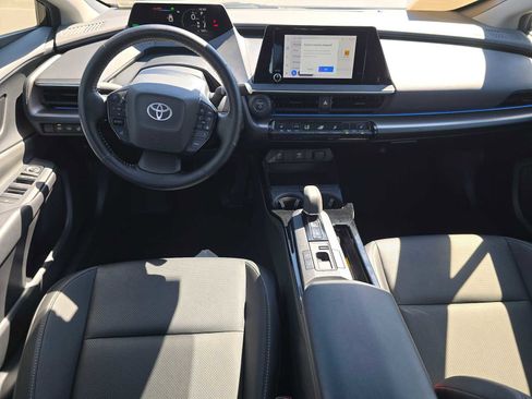 Used 2025 Toyota Prius XLE image 19