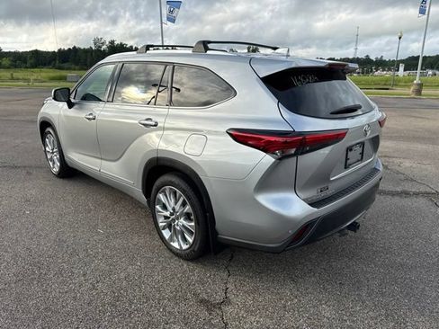 Used 2022 Toyota Highlander Limited FWD image 7
