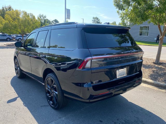 New 2027 Lincoln Navigator Reserve w/ Jet Appearance Package AWD/4WD image 28