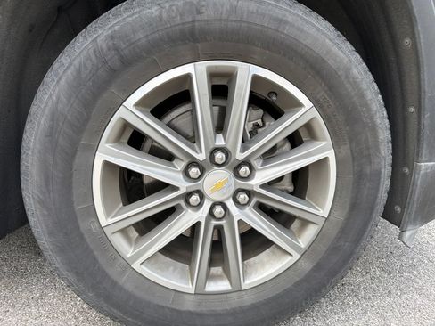 Used 2023 Chevrolet Traverse LT FWD image 5