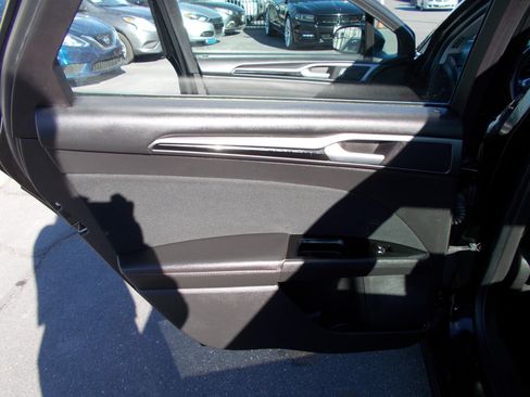 Used 2016 Ford Fusion SE w/ Equipment Group 201A image 32