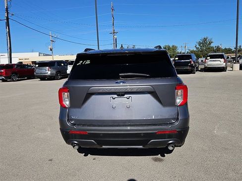 Used 2022 Ford Explorer XLT w/ Equipment Group 202A image 4