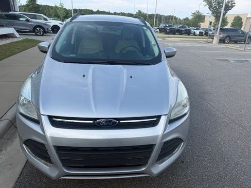 Used 2015 Ford Escape SE w/ Equipment Group 201A FWD image 3