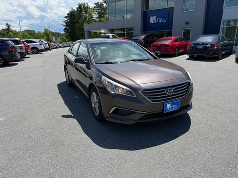 Used 2017 Hyundai Sonata SE FWD image 4