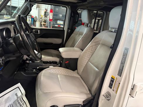 Used 2022 Jeep Wrangler Unlimited Sahara AWD/4WD image 25
