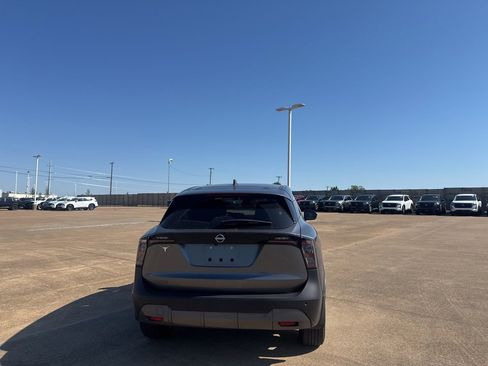 Used 2025 Nissan Kicks SV w/ Charging Package FWD image 20