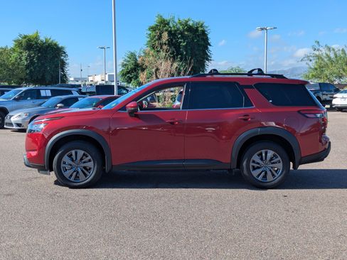 Used 2025 Nissan Pathfinder SV image 6