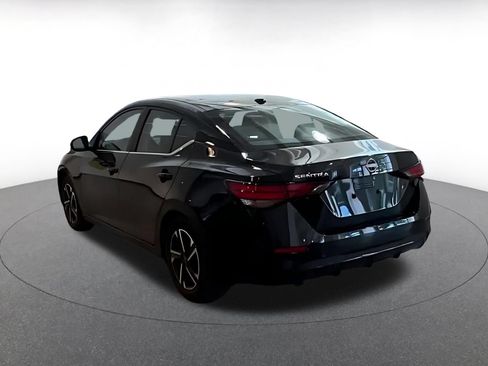Used 2025 Nissan Sentra SV FWD image 9