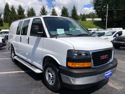 Used 2025 GMC Savana 2500 w/ Driver Convenience Package RWD image 8