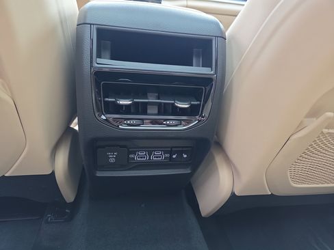 New 2025 Jeep Grand Cherokee Limited w/ Black Appearance Package image 15