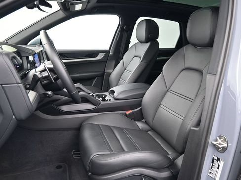 Certified 2026 Porsche Cayenne S w/ Premium Package Plus AWD/4WD image 5
