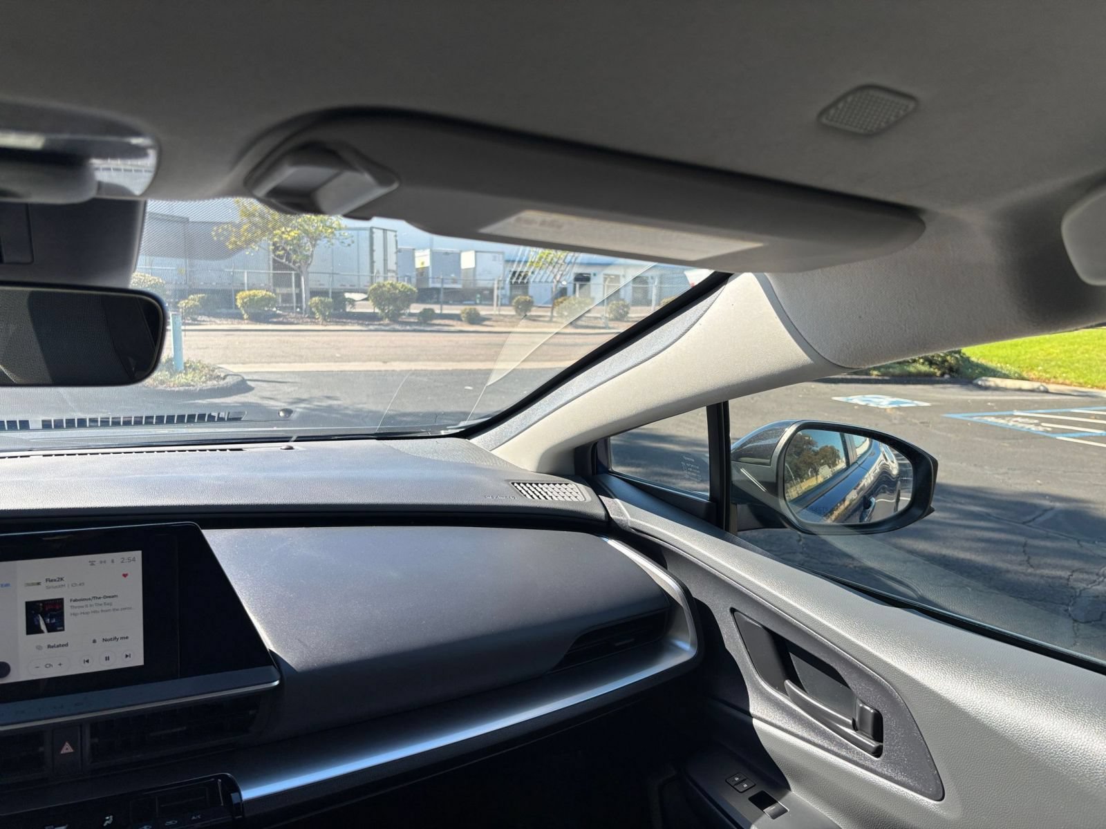 Used 2023 Toyota Prius LE FWD image 32