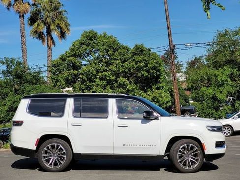 New 2023 Jeep Grand Wagoneer Series III AWD/4WD image 9