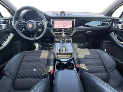 Used 2025 Porsche Macan AWD/4WD image 12