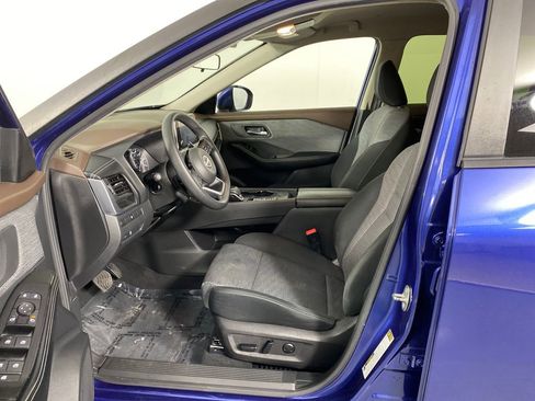 Used 2023 Nissan Rogue SV image 7