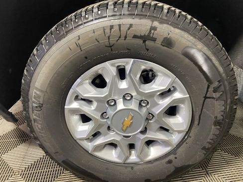 Used 2025 Chevrolet Silverado 3500 LTZ w/ LTZ Convenience Package image 24
