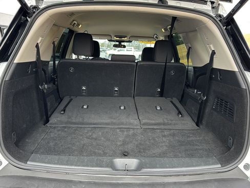 Used 2025 Nissan Pathfinder SV image 29