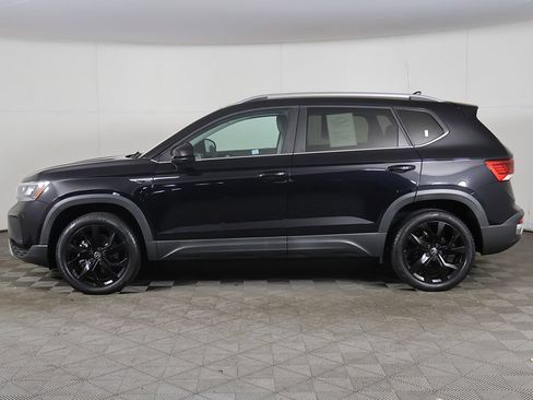 Used 2022 Volkswagen Taos SE FWD image 16