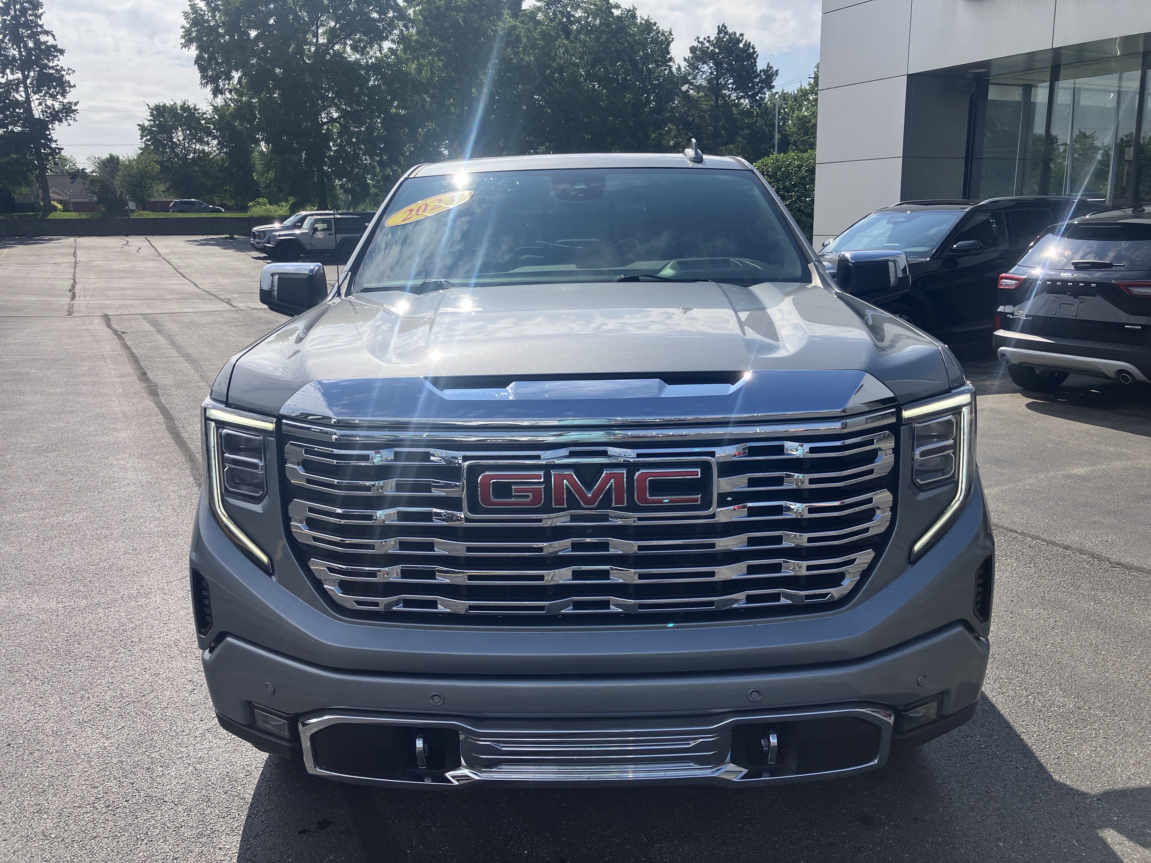 Used 2023 GMC Sierra 1500 Denali w/ Denali Reserve Package AWD/4WD image 2