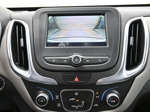 Used 2020 Chevrolet Equinox LS w/ LS Convenience Package image 9