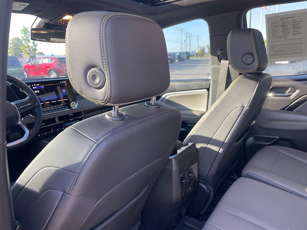 Used 2024 Chevrolet Colorado ZR2 w/ ZR2 Convenience Package III AWD/4WD image 23