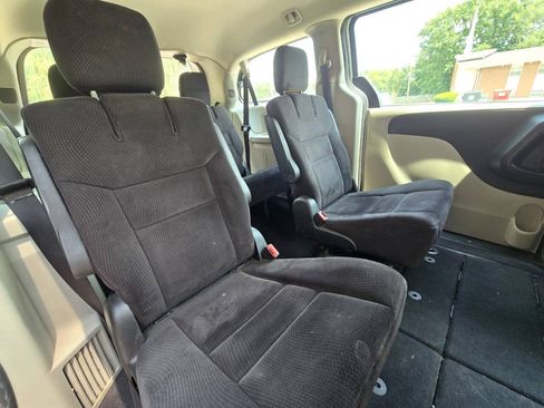 Used 2014 Dodge Grand Caravan American Value Package FWD image 27