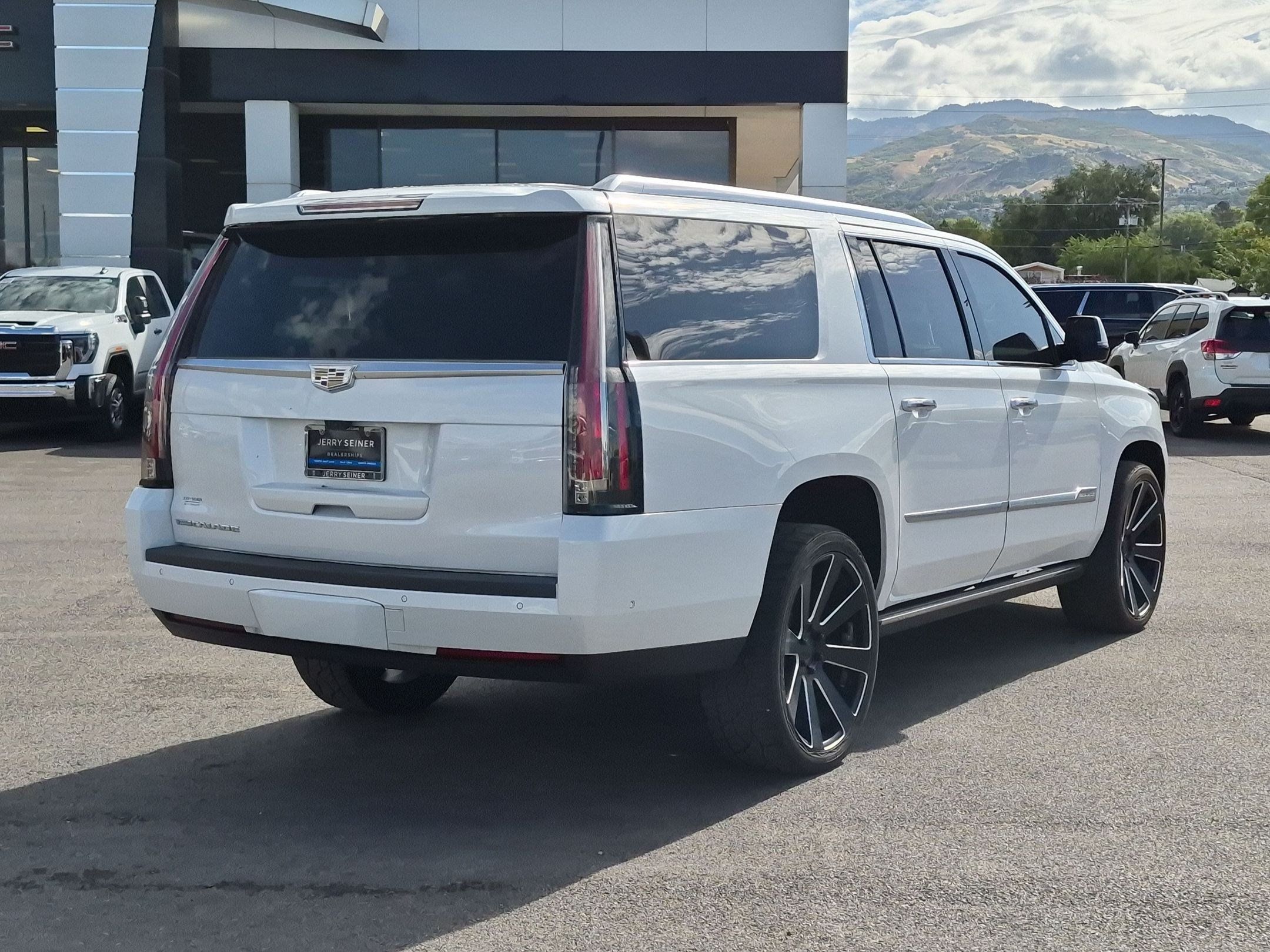 Used 2019 Cadillac Escalade ESV Premium Luxury AWD/4WD image 5