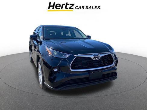 Used 2025 Toyota Highlander LE image 1