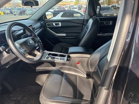 Used 2021 Ford Explorer XLT w/ Equipment Group 202A image 13