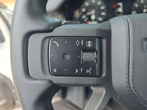 Certified 2025 Land Rover Defender 110 V8 AWD/4WD image 16