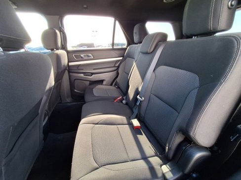 Used 2017 Ford Explorer XLT AWD/4WD image 16