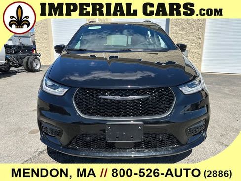New 2026 Chrysler Pacifica Limited w/ S Appearance Package AWD/4WD image 3