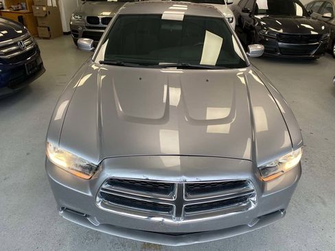 Used 2013 Dodge Charger SE image 2