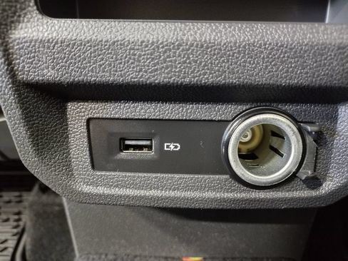Used 2018 Volkswagen Tiguan SEL AWD/4WD image 36